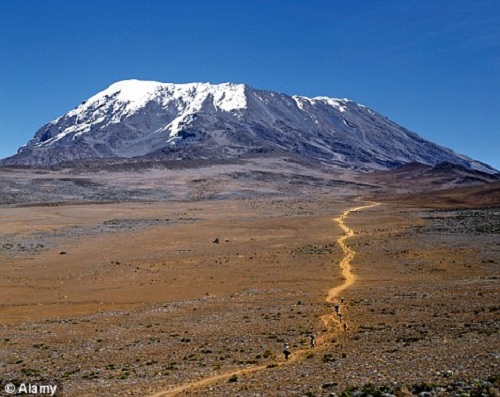 Proeza da natureza: Pode demorar até uma semana para que Kyle complete a escalada ao Monte Kilimanjaro, ponto mais alto da África, com uma altitude de 5 891,8 m.