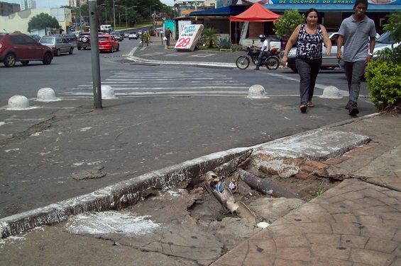 Calçadas danificadas