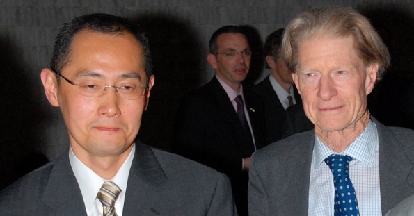 O japonês Shinya Yamanaka e o britânico John Gurdon foram agraciados com o Nobel de Medicina 2012 por seus trabalhos que revolucionaram o entendimento de como as células se desenvolvem, anunciou a organização nesta segunda-feira (8). 