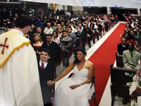 Igreja lotada no casamento da Fabíola e do Miguel em agosto de 2012 (Foto: Fabíola Sebastiana / Arquivo Pessoal)