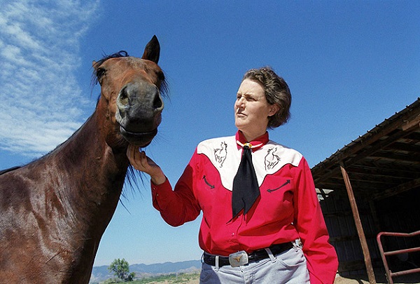 Temple Grandin, que tem autismo e pesquisa sobre o comportamento animal