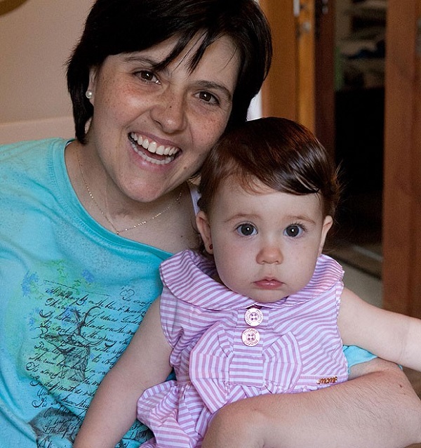 Debora com a filha Manuela, de 1 ano (Foto: Arquivo Pessoal)