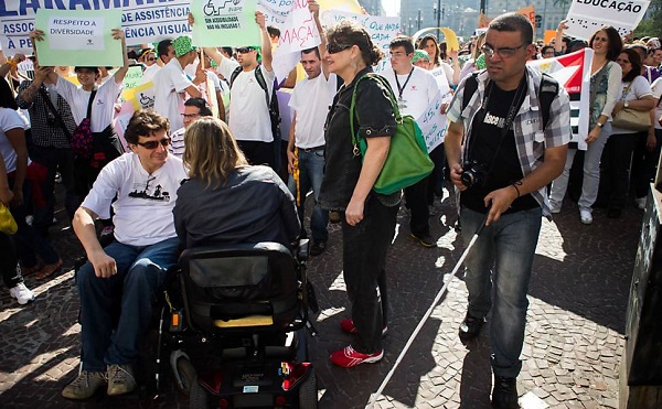 Manifestação pelos direitos de pessoas com deficiência acontece em frente à Prefeitura de São Paulo; grupo também exige melhor acessibilidade