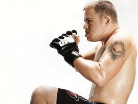 Garrett Holeve deixa claro sua paixão pelo MMA e pede por uma chance