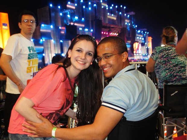 Eduardo Andrade, 21 anos, e a namorada Camila Marina Verdi, 20 anos, na Cidade do Rock (Foto: Glauco Araújo/G1)