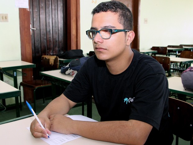Jovem se considera um bom aluno e gosta de Física (Foto: Divulgação / Prefeitura de Itanhaém)