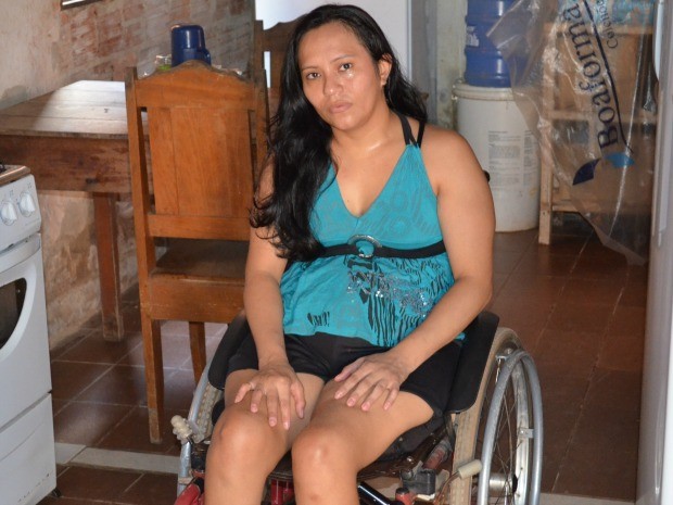 Maria Silene ficou paraplégica após um acidente de carro em 2004 (Foto: Tácita Muniz/G1)