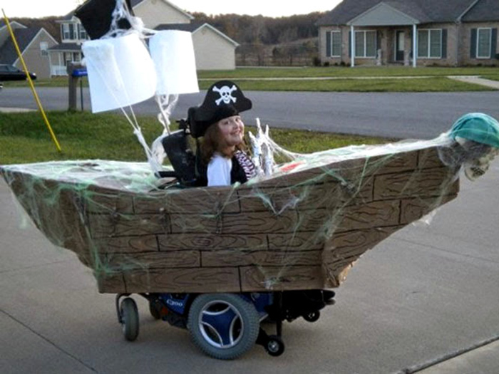 Fantasia para crianças com deficiência física: Barco Pirata