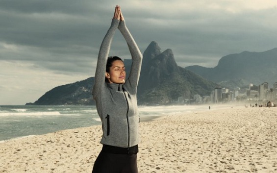 Brenda Costa divide seu tempo entre Londres e o Rio de Janeiro