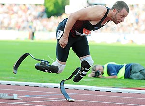 O sul-africano Oscar Pistorius compete nos 400 metros na República Tcheca, em maio passado