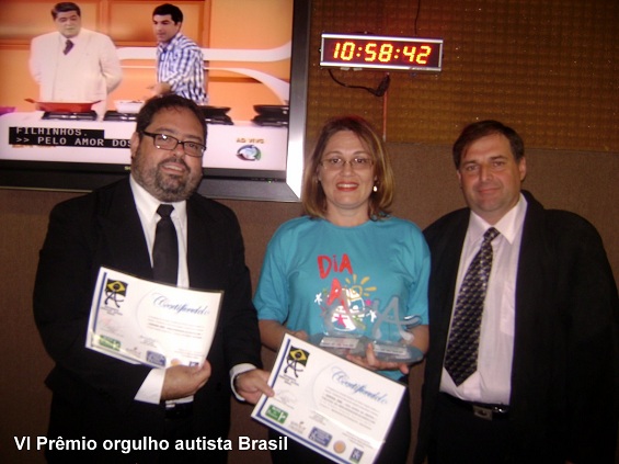 Adriana Zink durante a entrega do Prêmio Orgulho Autista.