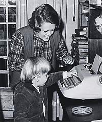 Theresa com o filho do casal, Rafael, em 1968