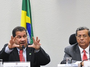 Carlos Lupi pediu ajuda aos senadores para aprovar projeto