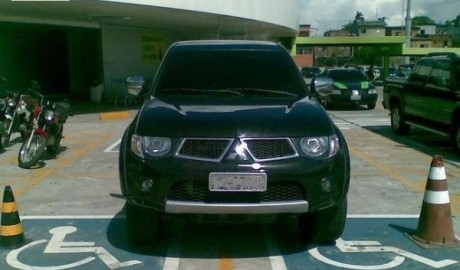 Manaus, carro estacionado irregularmente