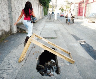 Calçadas danificadas no RJ