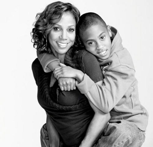 Holly Robinson Peete e seu filho autista Rodney James