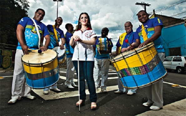 JURADA Giovanna Maira, deficiente visual, faz parte do primeiro grupo de jurados de bateria cegos do Carnaval de São Paulo