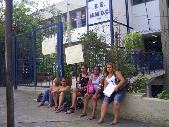 Mães proibidas de cuidarem de seus filhos com deficiência durante o intervalo das aulas