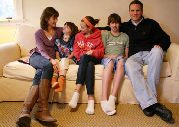 Clara Beatty e sua família em Illinois, EUA.(Photo: AP/Martha Irvine)
