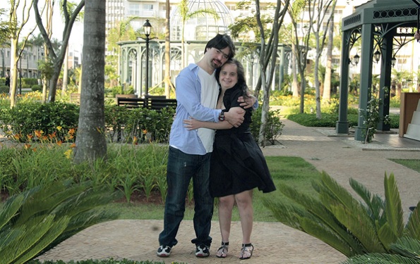 Casal Otavio e Daniela: ambos têm síndrome de Down e namoram há um ano e meio