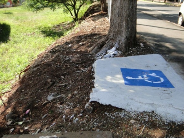 Empresa que construiu as rampas disse que seguiu o projeto (Foto: Gilmar Angelo Severino)