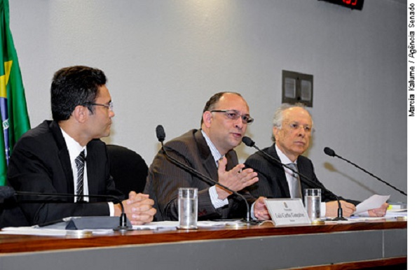 Reunião administrativa da Comissão de Juristas instituí­da pelo presidente do Senado para elaborar o anteprojeto de lei do novo Código Penal.