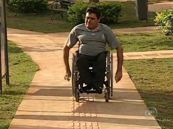 Pessoas com deficiência contam com estruturas adaptadas para eles em parques (Foto G1: Reprodução)