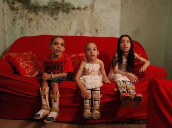 As três crianças moram na Vila Brasilândia, em São Paulo (Foto: Portal Terra/Reuters
