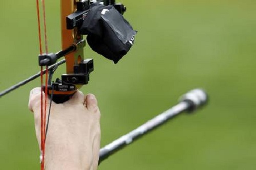 O arqueiro Matt Stutzman usando os pés como base na prova do tiro com arco Foto: Ian Kington / AFP 