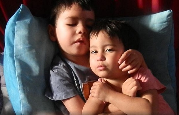 Carlos Eduardo, de 4 anos, e Ana Carolina, de 2, têm leucodistrofia metacromática (Foto: Arquivo pessoal