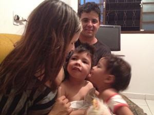 Pais de Ana Carolina e Carlos Eduardo acreditam em melhora dos filhos (Foto: Gabriela Lima/G1)