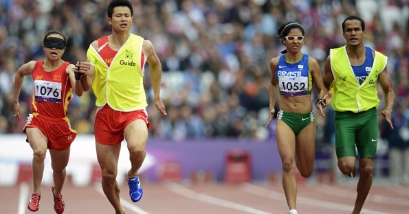  Chinesa Juntingxian Jia venceu segunda bateria seguida pela brasileira Jerusa Santos, que também conseguiu vaga na final. Além dela, Terezinha Guilhermina e Jhulia Santos disputam a final na tarde de domingo, garantindo ao menos duas medalhas para o Brasil 