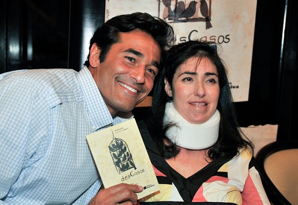 Alexandra Szafir ao lado de seu irmão Luciano Szafir no lançamento do seu livro "Descasos - Uma Advogada às Voltas com o Direito dos Excluídos", em que relata as dificuldades de réus sem dinheiro.