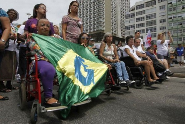 Passeata Superação luta por maior acessibilidade na cidade 