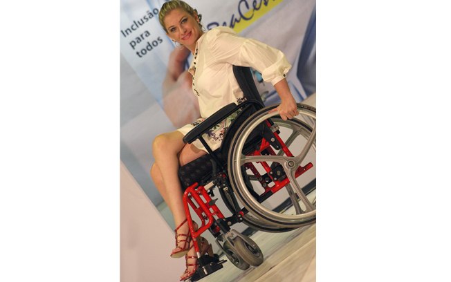 A modelo Carina Queiroz é paraplégica. Foto: Kica de Castro