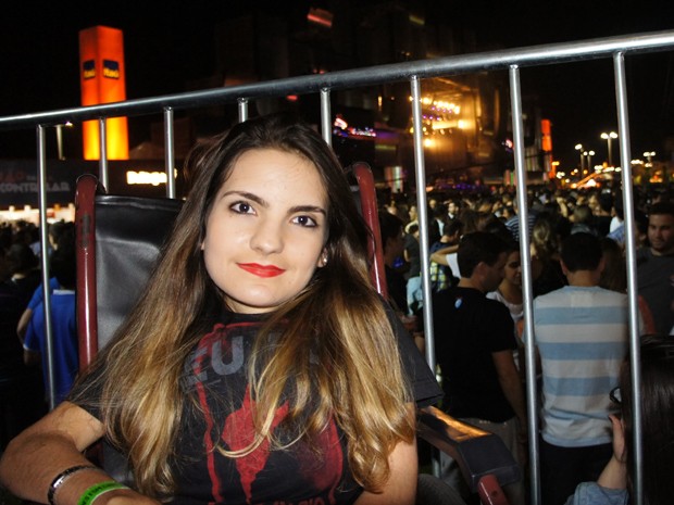 Cadeirante Aline de Almeida Machado disse que visibilidade de área reservada melhorou na Cidade do Rock (Foto: Glauco Araújo/G1)