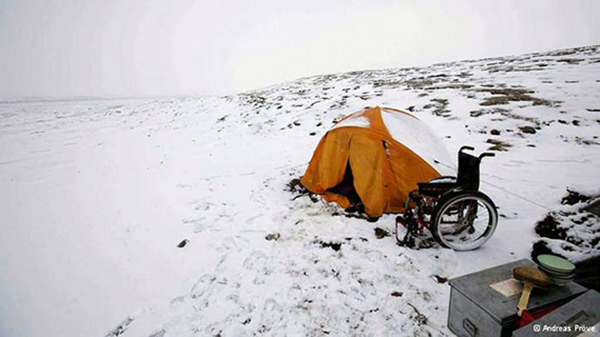 A barraca de Andreas Pröve em uma de suas viagens.