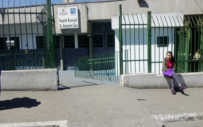 Fachada do hospital Doutor Alexandre Zaio: sem rampa adequada nem piso tátil, o calçamento está em mau estado para receber deficientes físicos. Foto: Wanderley Preite