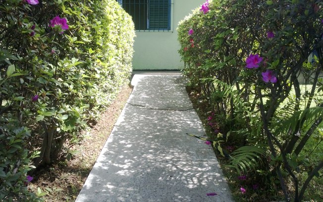 Entrada do Centro de Atenção Psicossocial não tem piso tátil nem rota alternativa para deficientes físicos . Foto: Wanderley Preite Sobrinho/iG