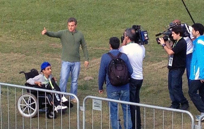 Luciano Huck grava programa de TV na Granja Comary (Foto: Thiago Correia)