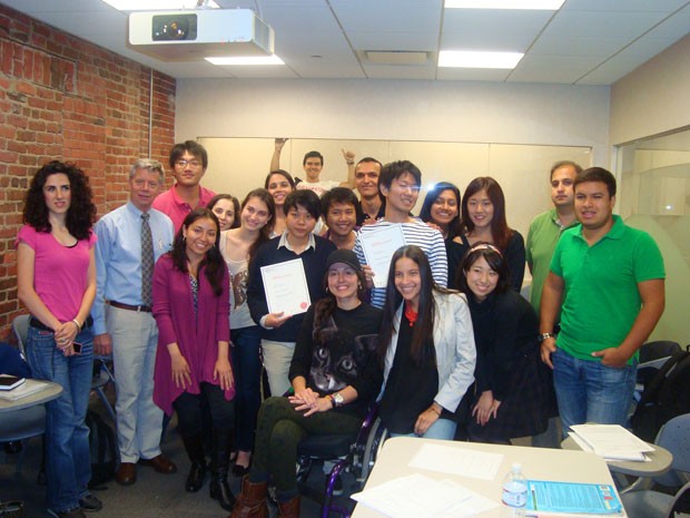 Michele com a turma da escola de inglês em Boston (Foto: Michele Simões/Arquivo pessoal)