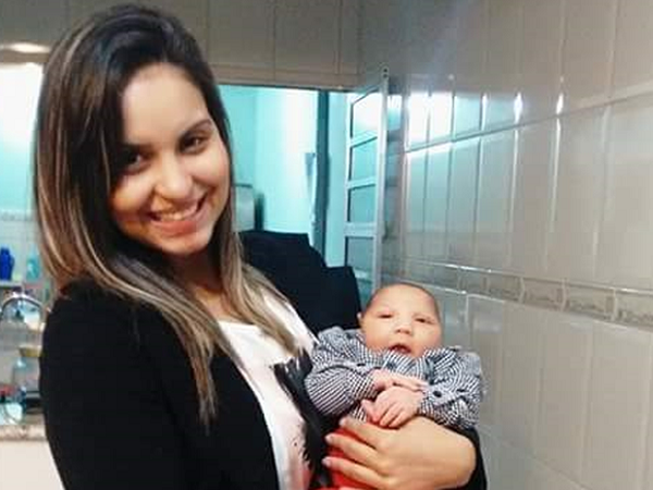 Patrícia e o filho Lorenzo de um mês em Campinas (Foto: Patrícia Campassi/ Arquivo pessoal)