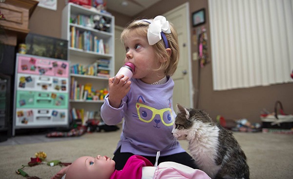  Scarlette Tipton, menina amputada de 2 anos de idade.