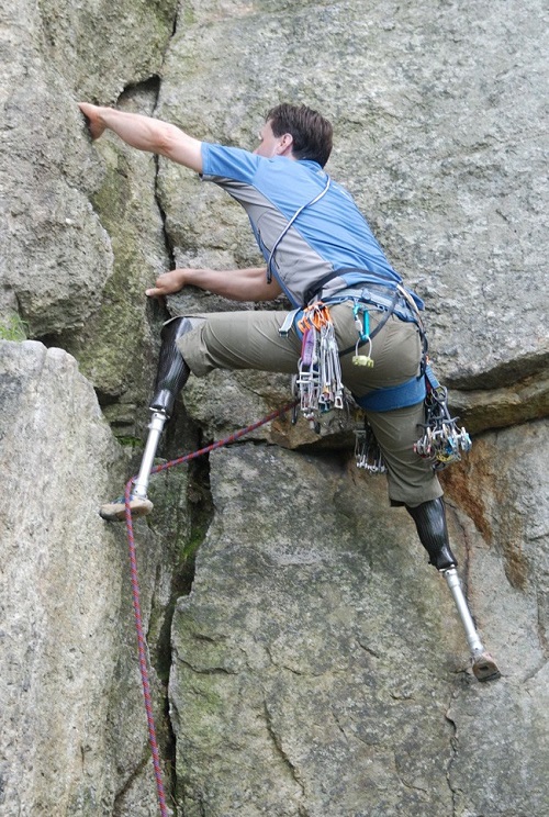 Perder as pernas permitiu a Hugh Herr melhorar suas performances de alpinista
