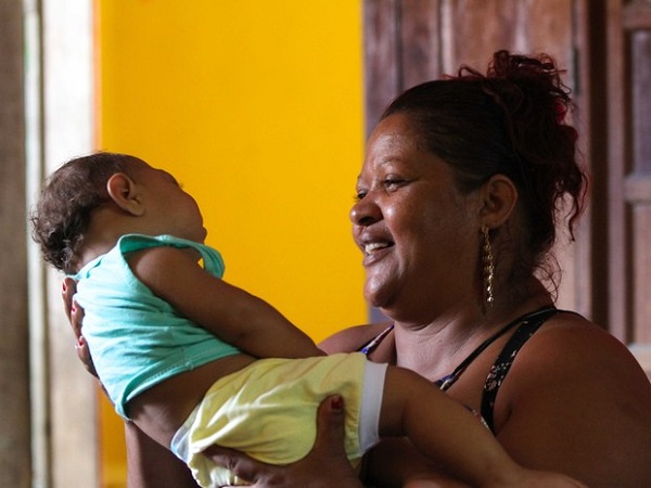 Sem poder ter filhos biológicos, Valéria considera João Lucas o seu 'tesourinho' (Foto: Aldo Carneiro/Pernambuco Press)