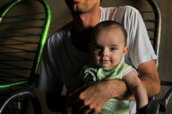 O que o casal mais tem de capacidade é amor para dar ao filho e a quem se achegar. (Foto: Alcides Neto)