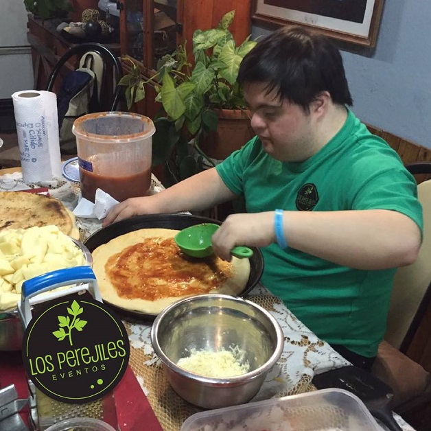 Jovem com síndrome de down.