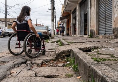 Acessibilidade no Brasil: a lei existe. A calçada, não